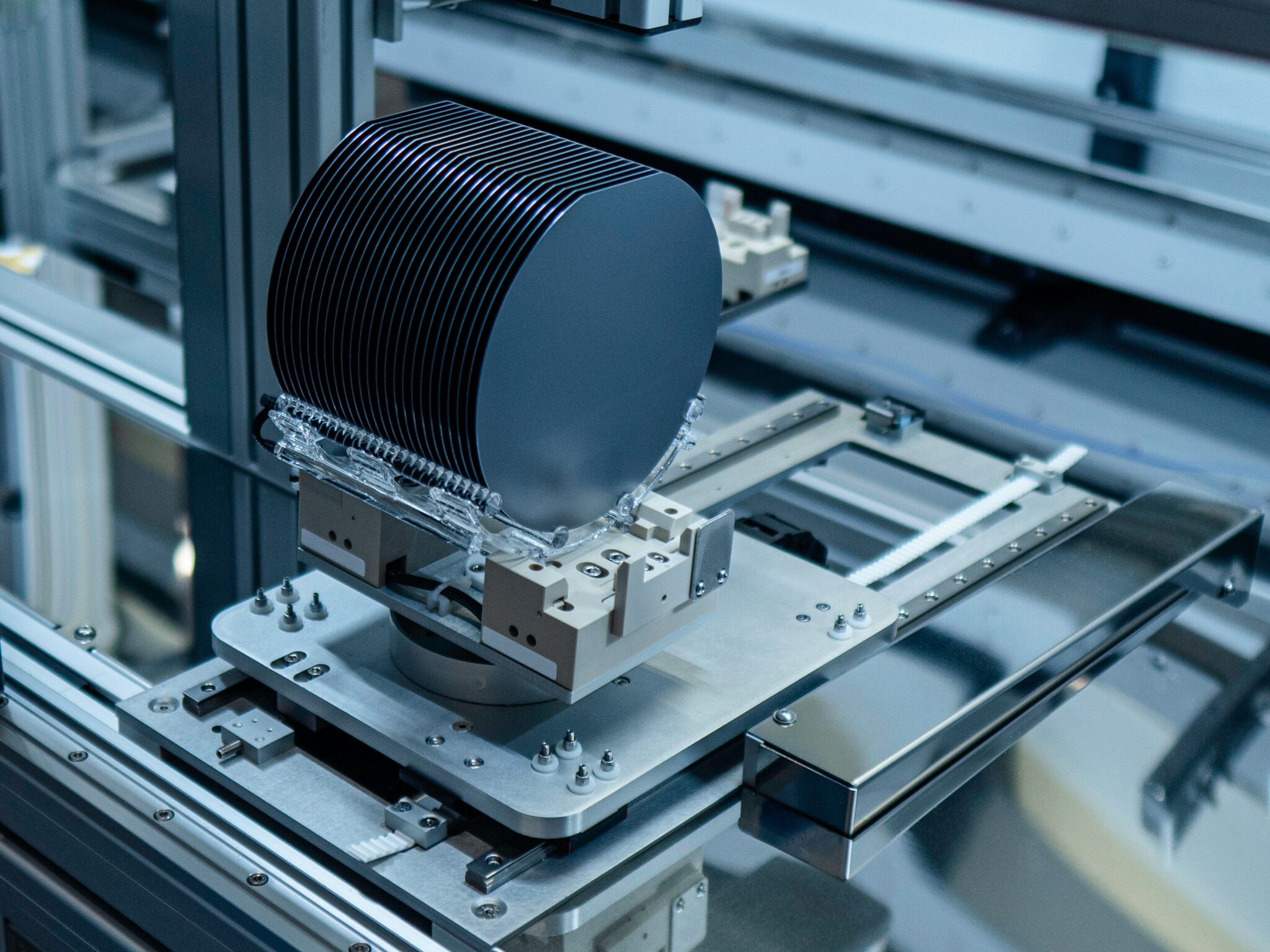 How are silicon wafers shipped?