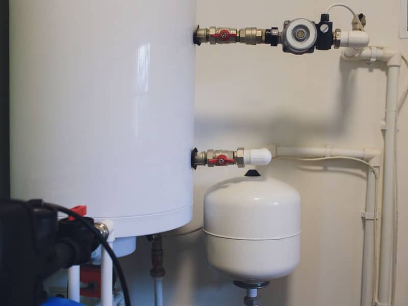 Tilt indicators protect hot water cylinders from shipping damage